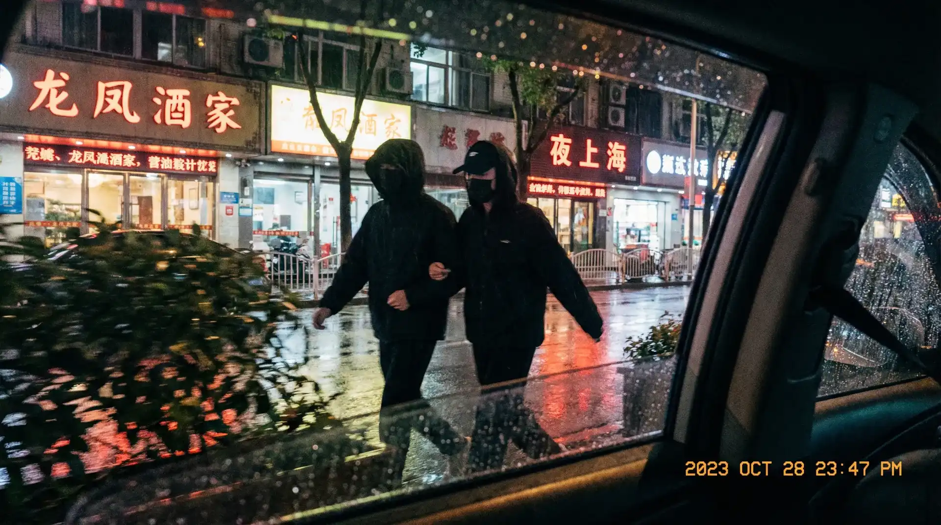 多多视频 - 顶流明星深夜密会现场抓拍照片